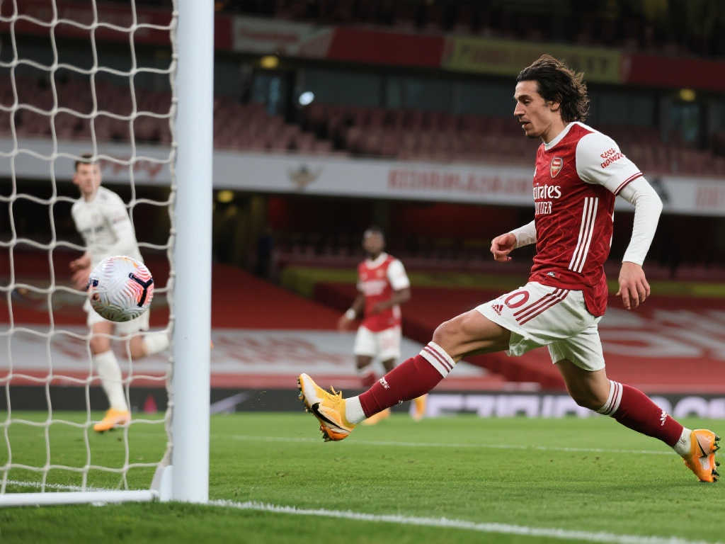 枪手惊险过关！克瓦拉茨赫利亚弧线射门击中立柱